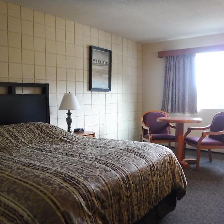 Haida Way Motor Inn Порт Макнейлл Экстерьер фото