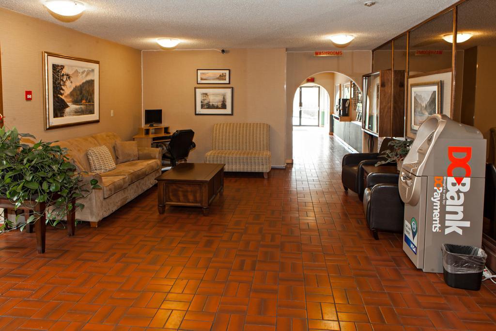 Haida Way Motor Inn Порт Макнейлл Экстерьер фото