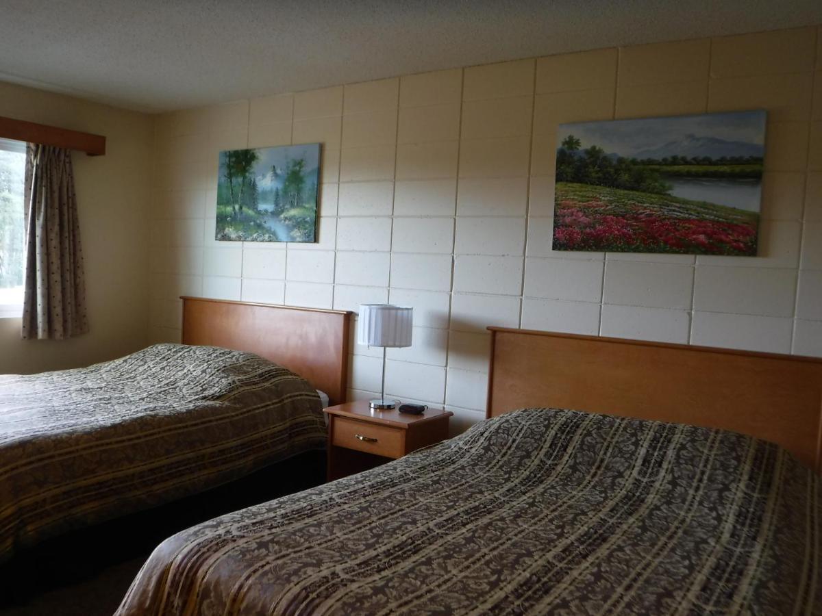 Haida Way Motor Inn Порт Макнейлл Экстерьер фото