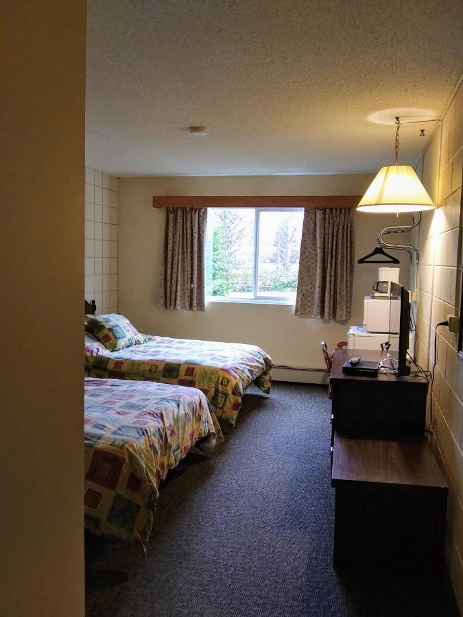 Haida Way Motor Inn Порт Макнейлл Экстерьер фото